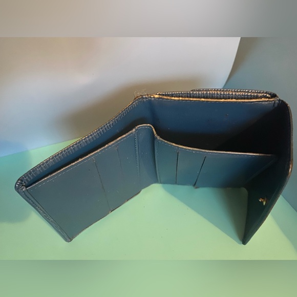 PRE💖LOVED Louis Vuitton tri-fold Epi Blue Wallet - Picture 13 of 13